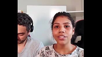 Reproduzir Esta linda garota coleciona o pênis duro de um homem sensual