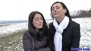 Xnxx zima z dwiema seksownymi brunetkami, które robią wszystko, by pozbyć się zimna