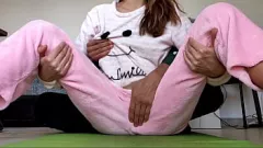 تشغيل الأخ غير الشقيق يثير وأصابعه كس مراهقة آسيوية صغيرة الثدي، مما يجعلها قرنية ولذة الجماع