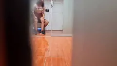 Afspelen Spy Cam vangt sexy Argentijnse secretaris in minirok op UBA