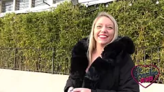 Redă Blonda și bruneta Milfs Ashley și Marie în triplă sălbatică cu jucării mari și pâlpâite de știft
