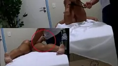 Redă Catching Feels: Necunoscut Hot Solomon și întâlnirea aburită a lui Bebelzinha