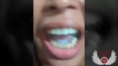 Redă Soția amatorilor dă muie sloppy cu un finisaj cumshot
