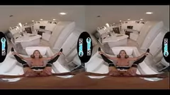 Jouer Maid Busty Davina Davis prend une grosse bite dans une scène porno intense VR