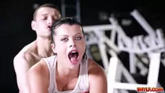 تشغيل نادية وايت تهيمن على جبهة تحرير مورو الإسلامية مع الديك الكبير ، مما يعطي الحلق العميق والوجه اللعين في بيئة داخلية