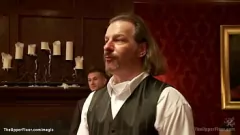 تشغيل مثليات ينخرطن في حفلة BDSM البرية مع ممارسة الجنس العنيف والإسكات