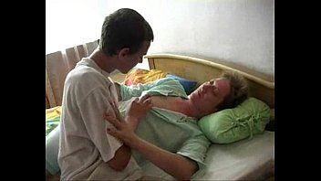 Reproducir La mayor alemana tiene un buen sexo con su hijo