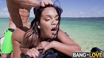 Afspelen Online xnxx-films hebben seks op een eiland