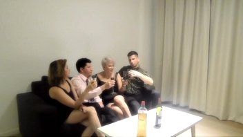 Redă Orgie cu fete mature luate la pula de adolescenti