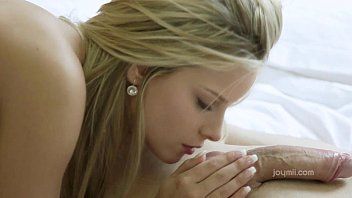 Jouer Salope blonde aux gros seins pénétrée comme elle aime