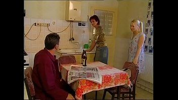 Redă film xxx vintage cu tanare si cu babe futute