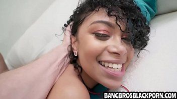 تشغيل XXX مع خشب الأبنوس الذي تم إنشاؤه لطيف