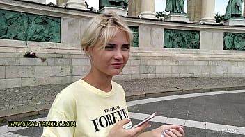 Abspielen Er bezahlt Frauen, um ihren Arsch zu ficken - Pornofilme