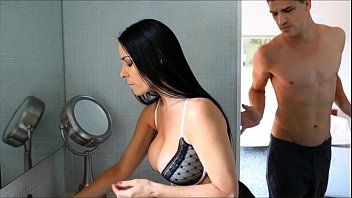 Reproducir Bad sexy milf tiene sexo con su sobrino