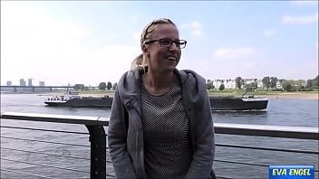 Odtwórz Dziewczyna Kate dee robi loda i penetruje wszystkie dziury